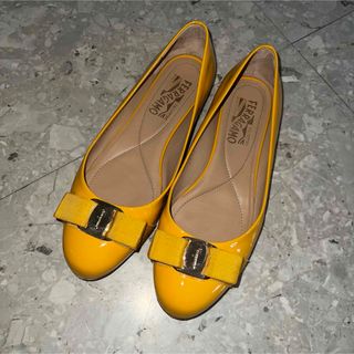 サルヴァトーレフェラガモ(Salvatore Ferragamo)の美品　フェラガモ  パンプス　ヴァリナ　エナメル(バレエシューズ)