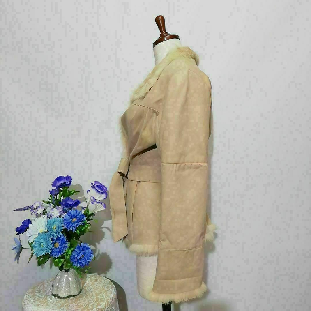 STRAWBERRY-FIELDS(ストロベリーフィールズ)のストロベリーフィールズ　ラビット革　Mサイズ　ベージュ系 レディースのジャケット/アウター(毛皮/ファーコート)の商品写真