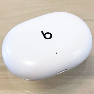 ビーツバイドクタードレ(Beats by Dr Dre)の★美品★Beats Studio Buds ホワイト 充電ケース／W185-01(ヘッドフォン/イヤフォン)