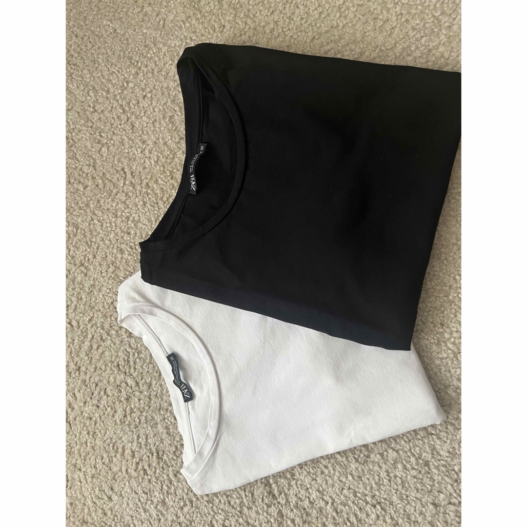 ZARA(ザラ)の2021SS ZARA ベーシックコットンTシャツ　黒S&白XS　セット レディースのトップス(Tシャツ(半袖/袖なし))の商品写真