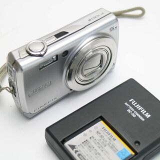 フジフイルム(富士フイルム)の超美品 FinePix F100fd シルバー M555(コンパクトデジタルカメラ)