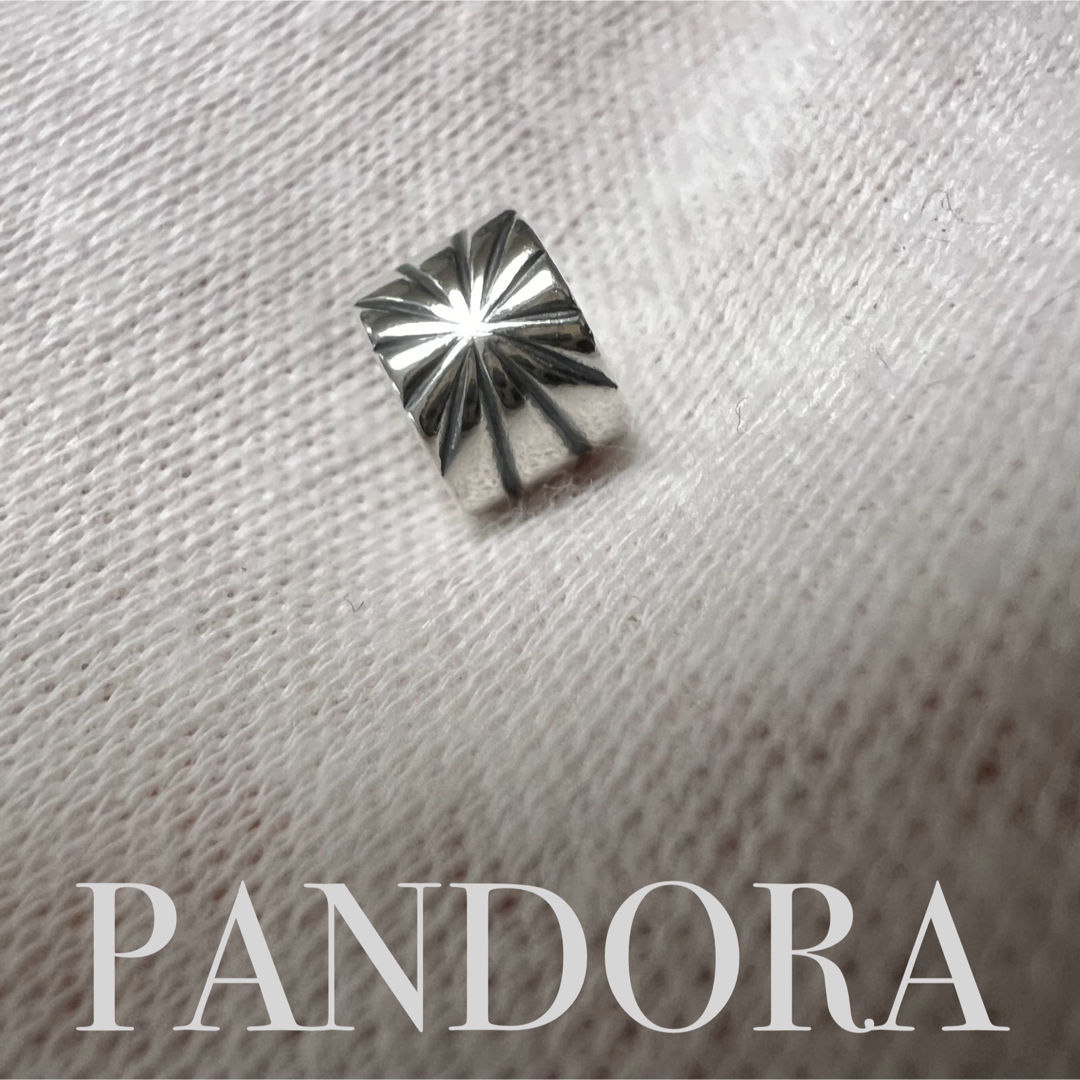 PANDORA(パンドラ)のパンドラSunburst クリップ　チャーム　正規品 レディースのアクセサリー(チャーム)の商品写真