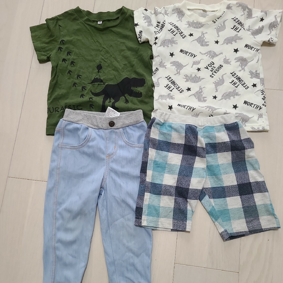 キッズ　夏服　Tシャツ　ズボン　半ズボン　セット　恐竜 キッズ/ベビー/マタニティのキッズ服男の子用(90cm~)(Tシャツ/カットソー)の商品写真