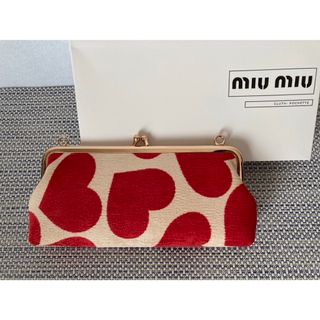 ミュウミュウ(miumiu)の【MiuMiu】ミュウミュウ  ノベルティポーチ ハート柄 【新品未使用】(ポーチ)