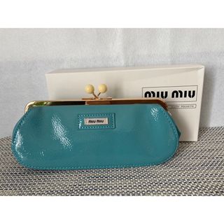 ミュウミュウ(miumiu)の【MiuMiu】ノベルティポーチ ターコイズブルー 【新品未使用】(ポーチ)