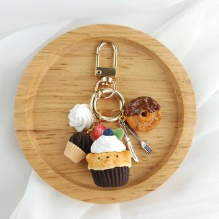 くまさんスイート カップケーキ /ハンドメイド/フェイクスイーツ/チョコレート(チャーム)