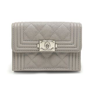 シャネル(CHANEL)のボーイシャネル 3つ折り財布 ミニウォレット キャビアスキン グレー×シルバー(財布)