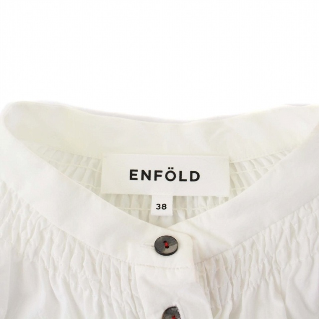 ENFOLD(エンフォルド)のエンフォルド シャツ ブラウス バンドカラー 五分袖 リボン ギャザー 白 レディースのトップス(シャツ/ブラウス(半袖/袖なし))の商品写真