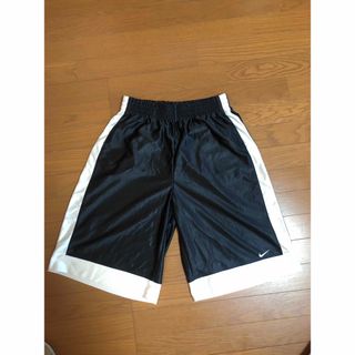 ナイキ(NIKE)のNIKE ハーフパンツ　XL(ショートパンツ)