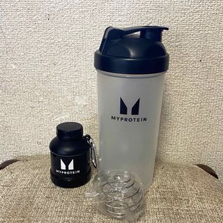 マイプロテイン(MYPROTEIN)のマイプロテイン　 黒シェイカー 600ml＆プロテインパウダー収納キーホルダー(トレーニング用品)