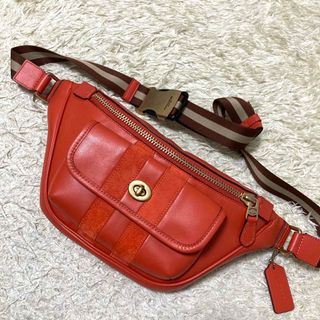 コーチ(COACH)の【極美品】コーチ ショルダーバッグ レザー レッド ボディバッグ ターンロック(ショルダーバッグ)