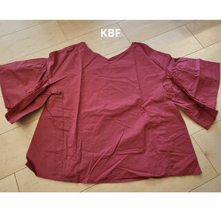 ケービーエフ(KBF)のKBF　トップス　半袖(シャツ/ブラウス(半袖/袖なし))
