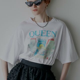 アメリヴィンテージ(Ameri VINTAGE)のAmeriVINTAGE QUEEN TOUR´80 WHT TEE(Tシャツ(半袖/袖なし))