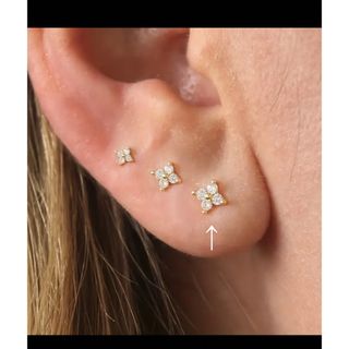 ピアス　クローバー　フラワー