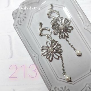 【213】ゆらゆらコットンパールのフラワーイヤリング ピアス(イヤリング)