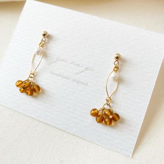 オレンジブラウン 華奢な揺れるピアス/イヤリング　(金属アレルギー対応)(ピアス)