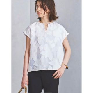 ユナイテッドアローズ(UNITED ARROWS)のユナイテッドアローズ　カットジャカード フレンチスリーブ ブラウス　ホワイト M(シャツ/ブラウス(半袖/袖なし))