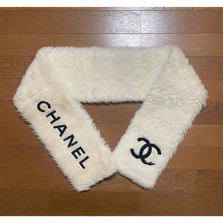 シャネル(CHANEL)のCHANEL シャネル ココマーク ロゴ ワッペン ファー マフラー ホワイト(マフラー/ショール)