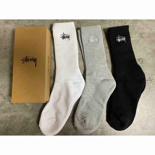 ステューシー(STUSSY)の新品未使用　stussy  ステューシー　刺繍ロゴ　ソックス　　3足セット(ソックス)