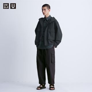 ユニクロ(UNIQLO)の【新品】ユニクロU ワイドフィットパラシュートカーゴパンツ black XS(ワークパンツ/カーゴパンツ)