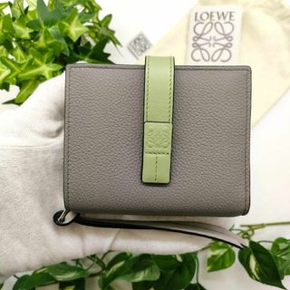 ロエベ(LOEWE)のロエベ　折り財布　コンパクトジップウォレット　アナグラム　グレー　グリーン(財布)