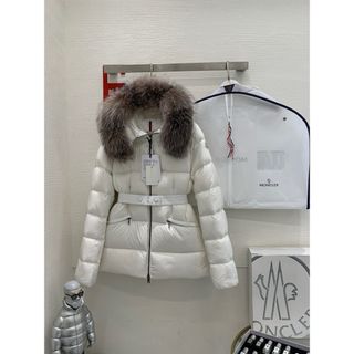 モンクレール(MONCLER)の超人気MONCLERですモンクレールの女用ダウンジャケットです(その他)