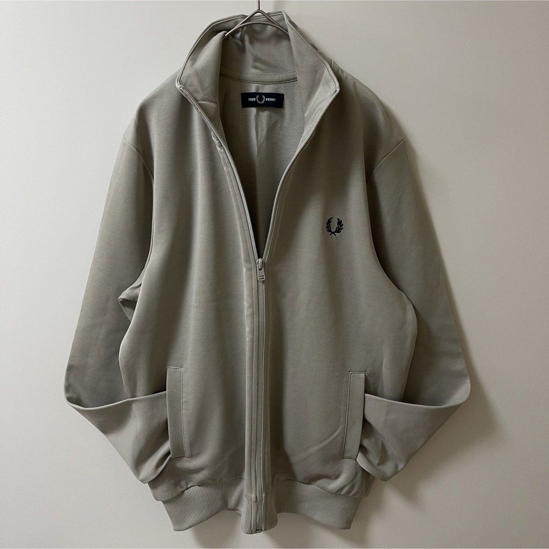 FRED PERRY - 新品同様】フレッドペリー刺繍トラックジャケット FRED PERRY - 新品同様】フレッドペリー刺繍トラックジャケット
