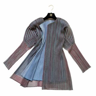 プリーツプリーズイッセイミヤケ(PLEATS PLEASE ISSEY MIYAKE)の【洗練されたスタイル✨】　プリーツプリーズ　カーディガン イッセイミヤケ(カーディガン)