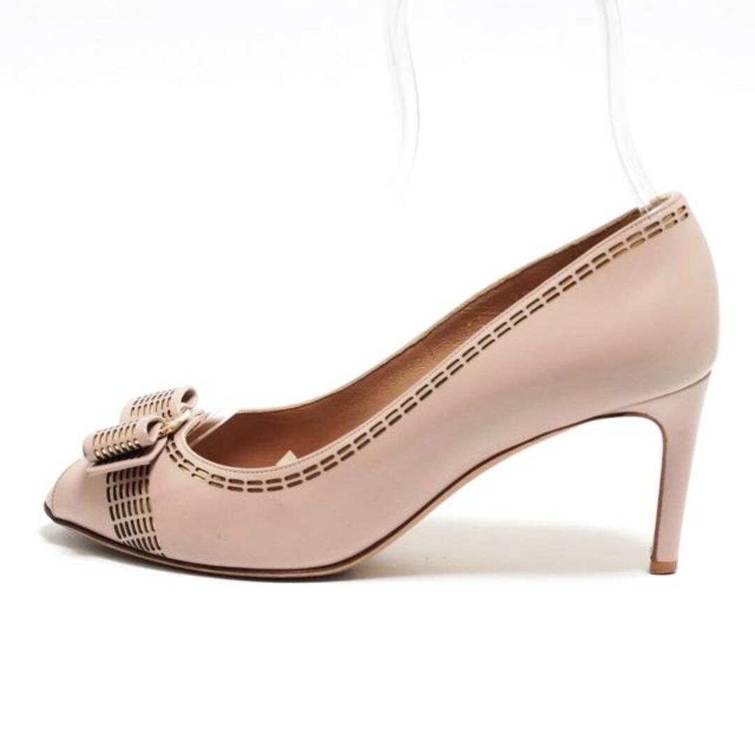 SalvatoreFerragamo(サルバトーレフェラガモ) パンプス 6 1/2 C レディース - ピンクベージュ リボン/パンチング/ヴァラ/オープントゥ レザー | フリマアプリ ラクマ SalvatoreFerragamo(サルバトーレフェラガモ) パンプス 6 1/2 C レディース - ピンクベージュ リボン/パンチング/ヴァラ/オープントゥ レザー | フリマアプリ ラクマ
