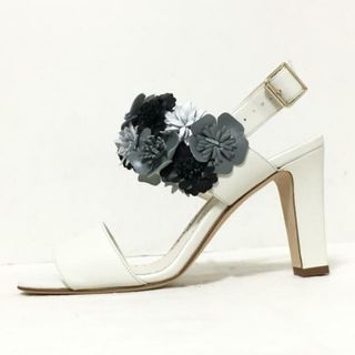 マノロブラニク(MANOLO BLAHNIK)のMANOLO BLAHNIK(マノロブラニク) サンダル 36 レディース美品  - 白×グレー×黒 フラワー(花) レザー(サンダル)