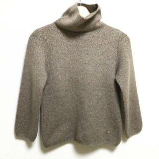 フォクシー(FOXEY)のFOXEY(フォクシー) 七分袖セーター サイズ38 M レディース - グレーベージュ タートルネック/カシミヤ(ニット/セーター)