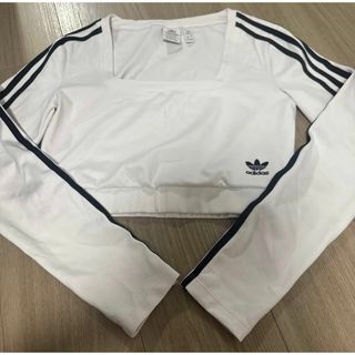 アディダス(adidas)のアディダスオリジナルス　クロップド　トップス　ジムウェア　ヨガウェア(Tシャツ(長袖/七分))