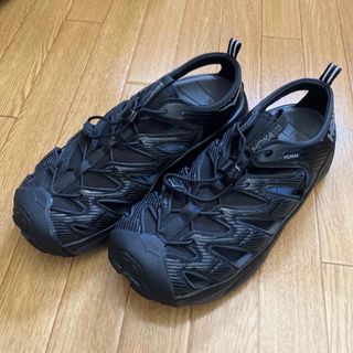 ホカオネオネ(HOKA ONE ONE)のホカオネオネ ホパラ HOPARA ブラック27.0(サンダル)