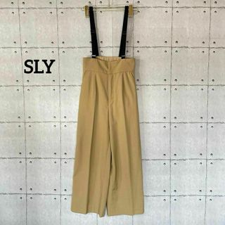 スライ(SLY)の357 スライ サスペンダー付きボトムス サロペット パンツ ベージュ系 S(カジュアルパンツ)