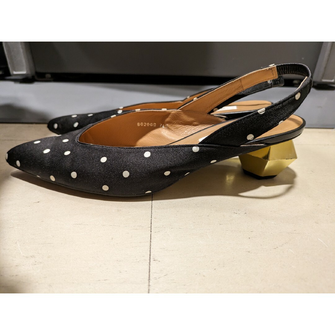 美品★販売中★セヴントゥエルヴサーティ★アルネ★ドットパンプス★24.5 美品★販売中★セヴントゥエルヴサーティ★アルネ★ドットパンプス★24.5
