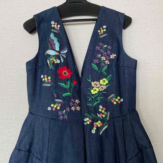 Chesty - chesty 刺繍デニムジャンパースカート