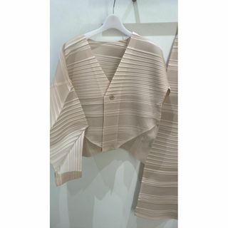 ISSEY MIYAKE - 【大特価セール】ISSEY MIYAKEカーディガン