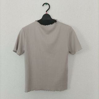 ジーユー(GU)のGU　半袖　カットソー　ベージュ　試着のみ　値下げ不可(Tシャツ(半袖/袖なし))