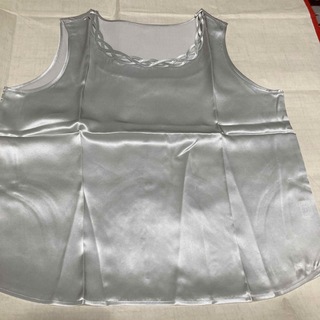 新品保管品　絹100%  タンクトップ　LL シルバー(シャツ/ブラウス(半袖/袖なし))