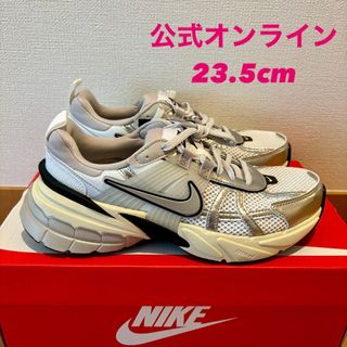 ナイキ(NIKE)の【完売人気商品】ナイキ　NIKE W V2K RUN 23.5(スニーカー)