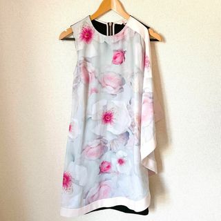 テッドベイカー(TED BAKER)の美品　TED BAKER 花柄　タイトワンピース　テッドベイカー(ミニワンピース)