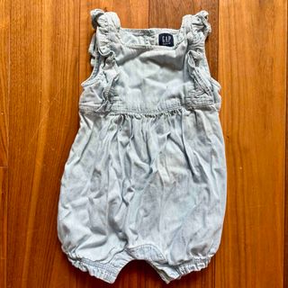 ベビーギャップ(babyGAP)のBaby GAP デニム　ロンパース　90cm 18-24M 女の子　(ワンピース)