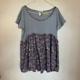 ユニクロ(UNIQLO)のユニクロ UT Tシャツ 2点セット fafa フリル 花柄 M(Tシャツ(半袖/袖なし))