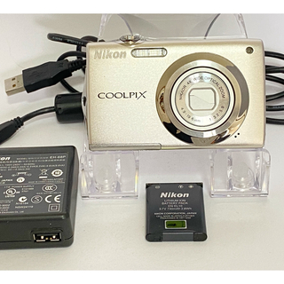 ニコン(Nikon)のNikon coolpix s3000 デジカメ シルバー　【訳あり品】(コンパクトデジタルカメラ)