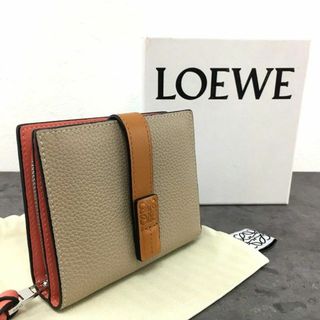 ロエベ(LOEWE)の未使用品 LOEWE コンパクト財布 アナグラム ベージュ ピンク ギフトにも！ 331(財布)