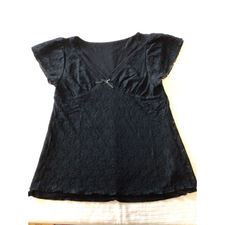 ユニクロ(UNIQLO)の黒レース　トップス　透けない　美品(Tシャツ(半袖/袖なし))