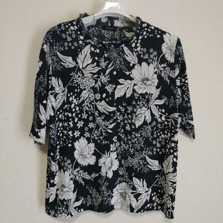 No.３７　花柄カットソー　春夏　ゆったりサイズ(Tシャツ(半袖/袖なし))