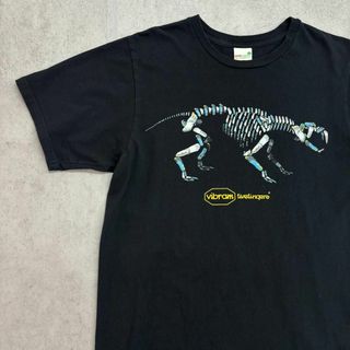 ビブラム(vibram)のvibram 恐竜　化石　足　ユニークイラスト　Tシャツ　古着　ブラック　M(Tシャツ/カットソー(半袖/袖なし))