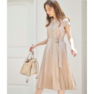 トッコクローゼット(TOCCO closet)のtocco closet美品ベルト付きサイドプリーツシャツワンピース(ロングワンピース/マキシワンピース)