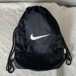 ナイキ(NIKE)の【汎用性抜群、ストリート◎】NIKEビッグスウッシュ古着ナップサック黒00s(バッグパック/リュック)